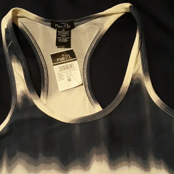 ❤Tank top❤ - Picture 3 of 4